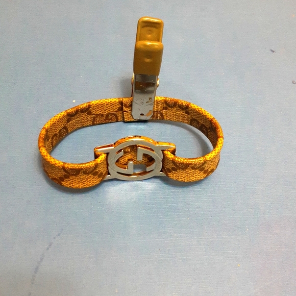 GUCCI logos w straps + Gucci Keychain repurporse from Gucci bag Firm price - Picture 2 of 16